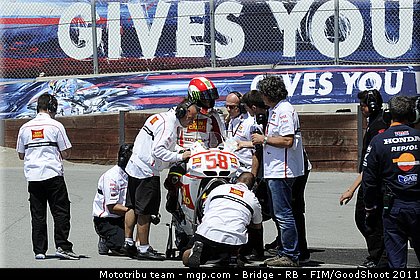 motogp_simoncelli_031_usa_laguna_seca_2011.jpg