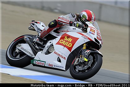 motogp_simoncelli_033_usa_laguna_seca_2011.jpg