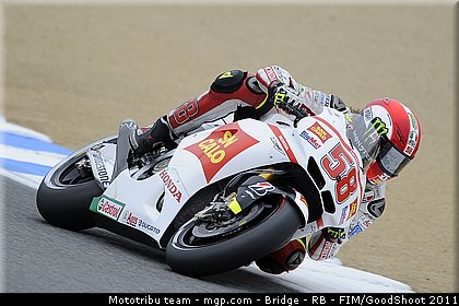 motogp_simoncelli_034_usa_laguna_seca_2011.jpg