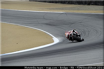 motogp_simoncelli_036_usa_laguna_seca_2011.jpg