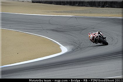 motogp_simoncelli_037_usa_laguna_seca_2011.jpg