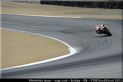 motogp_simoncelli_039_usa_laguna_seca_2011.jpg