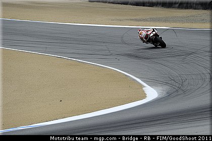 motogp_simoncelli_041_usa_laguna_seca_2011.jpg