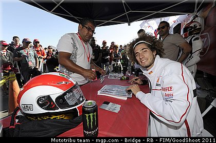 motogp_simoncelli_042_usa_laguna_seca_2011.jpg
