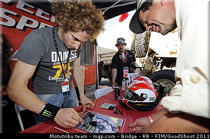 motogp_simoncelli_045_usa_laguna_seca_2011.jpg