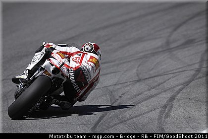 motogp_simoncelli_048_usa_laguna_seca_2011.jpg