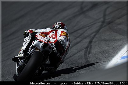 motogp_simoncelli_050_usa_laguna_seca_2011.jpg