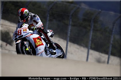motogp_simoncelli_051_usa_laguna_seca_2011.jpg