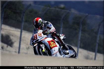 motogp_simoncelli_052_usa_laguna_seca_2011.jpg