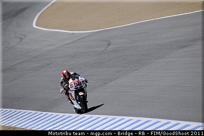 motogp_simoncelli_054_usa_laguna_seca_2011.jpg
