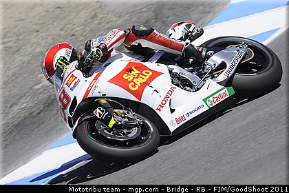 motogp_simoncelli_061_usa_laguna_seca_2011.jpg