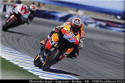 motogp_stoner_026_usa_laguna_seca_2011.jpg