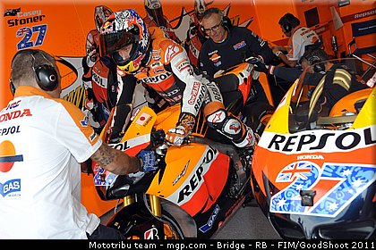 motogp_stoner_027_usa_laguna_seca_2011.jpg