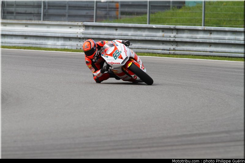 moto2_bradl_003_republique_tcheque_brno_2011