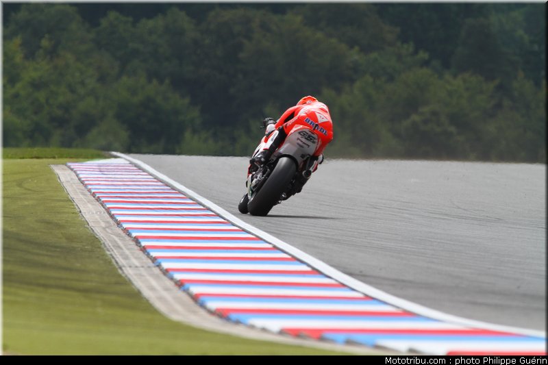 moto2_bradl_004_republique_tcheque_brno_2011