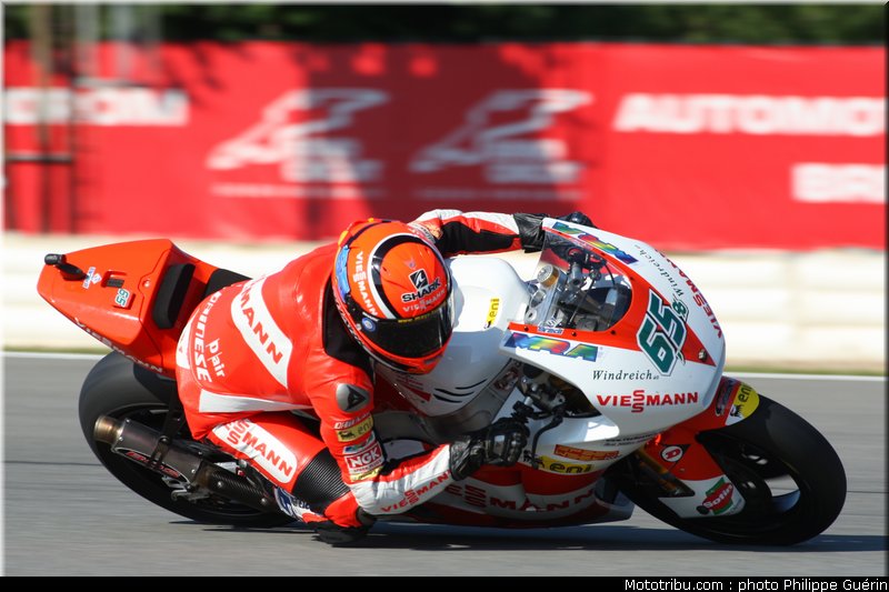 moto2_bradl_006_republique_tcheque_brno_2011