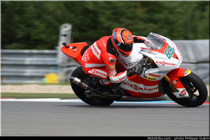 moto2_bradl_007_republique_tcheque_brno_2011