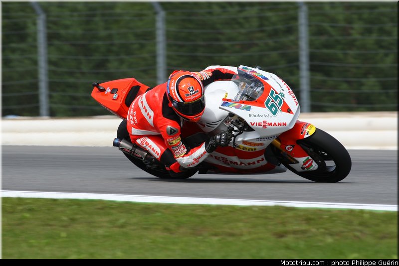 moto2_bradl_008_republique_tcheque_brno_2011