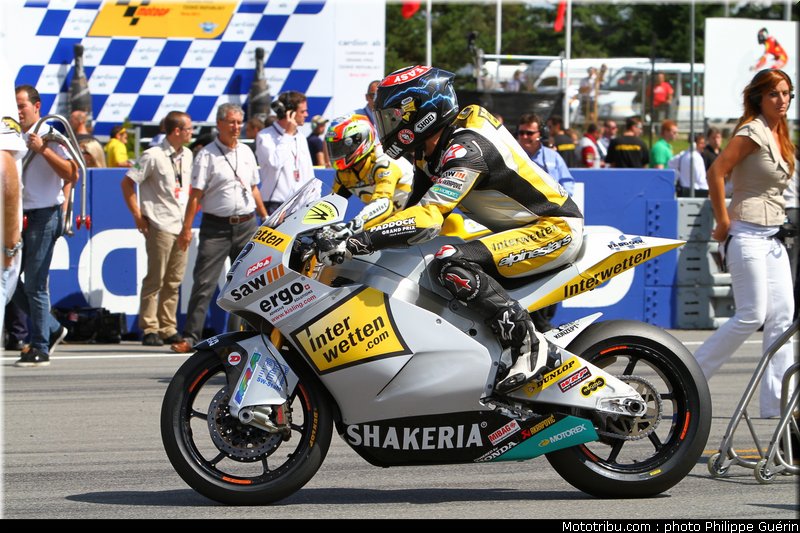 moto2_luthi_001_republique_tcheque_brno_2011