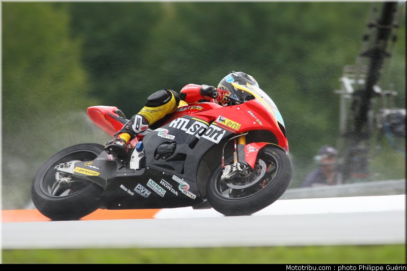 moto2_simeon_004_republique_tcheque_brno_2011