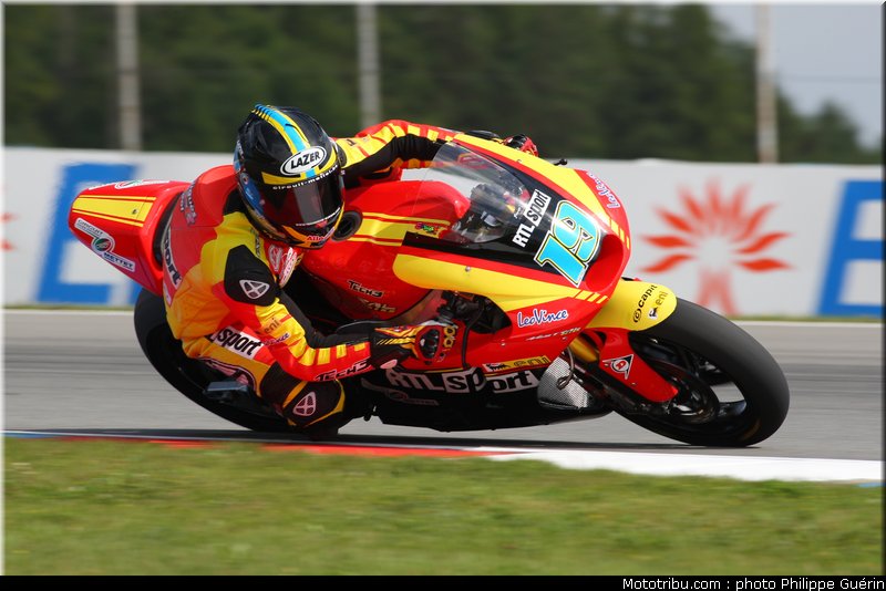 moto2_simeon_006_republique_tcheque_brno_2011