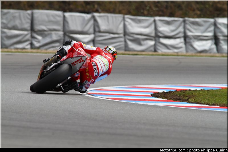 moto2_simon_001_republique_tcheque_brno_2011