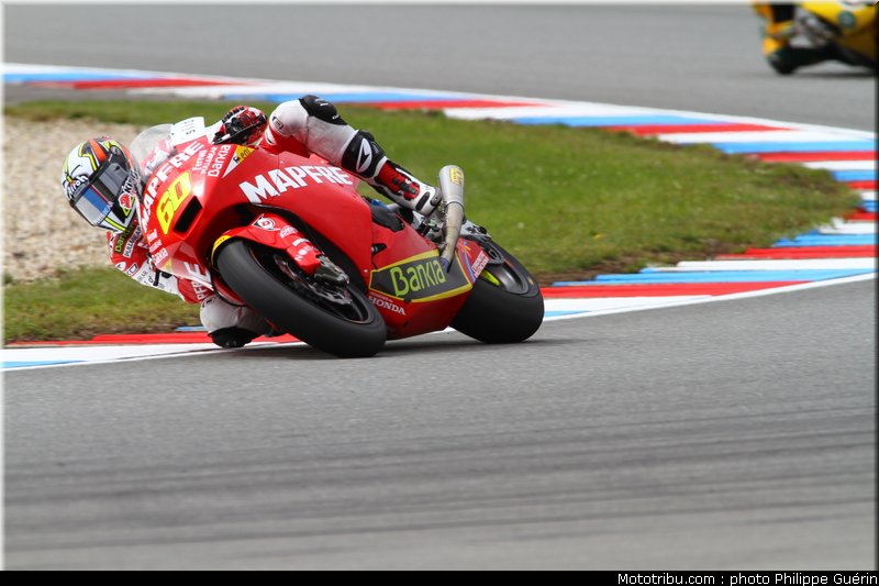 moto2_simon_002_republique_tcheque_brno_2011