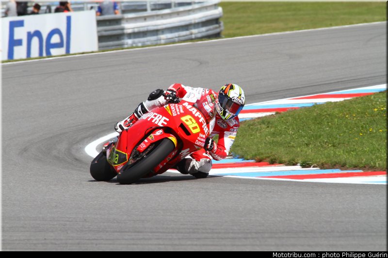 moto2_simon_003_republique_tcheque_brno_2011