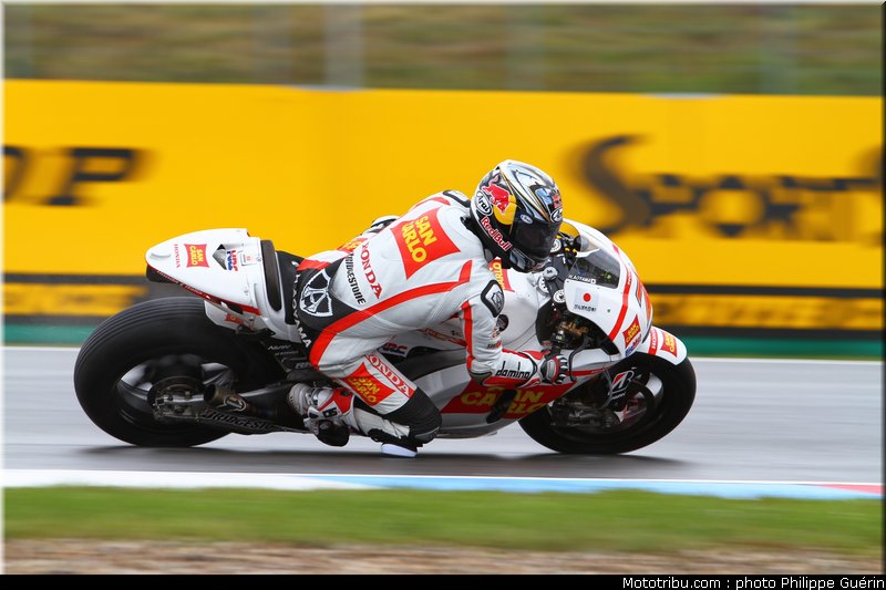 motogp_aoyama_002_republique_tcheque_brno_2011