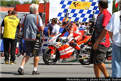 moto2_bradl_001_republique_tcheque_brno_2011.JPG