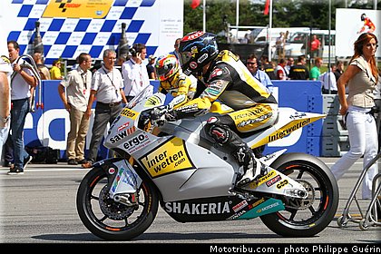 moto2_luthi_001_republique_tcheque_brno_2011.JPG