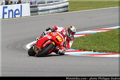 moto2_simon_003_republique_tcheque_brno_2011.JPG