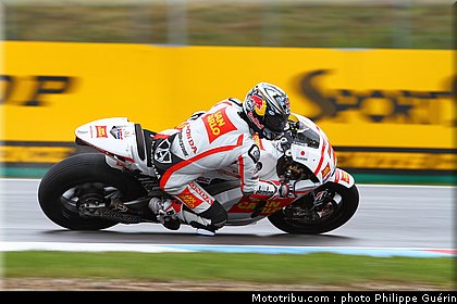 motogp_aoyama_002_republique_tcheque_brno_2011.JPG