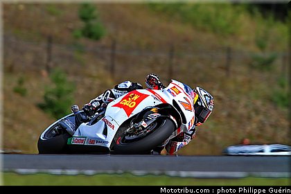 motogp_aoyama_003_republique_tcheque_brno_2011.JPG