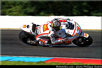 motogp_aoyama_004_republique_tcheque_brno_2011.JPG