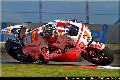 motogp_aoyama_007_republique_tcheque_brno_2011.JPG