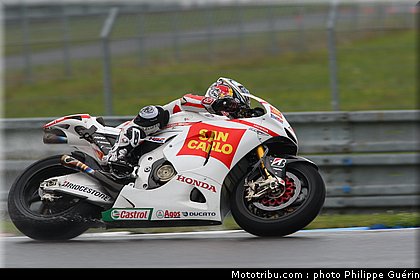 motogp_aoyama_008_republique_tcheque_brno_2011.JPG