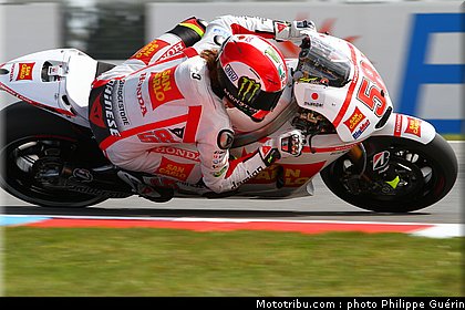 motogp_simoncelli_008_republique_tcheque_brno_2011.JPG
