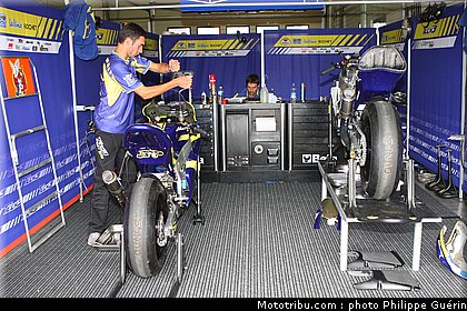 motogp_stand_023_republique_tcheque_brno_2011.JPG