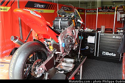 motogp_stand_024_republique_tcheque_brno_2011.JPG