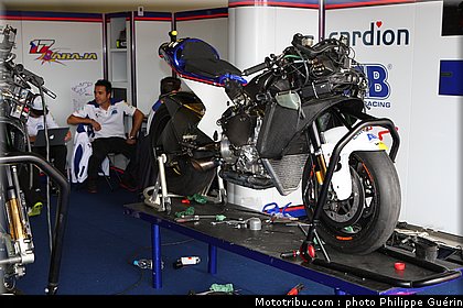motogp_stand_029_republique_tcheque_brno_2011.JPG