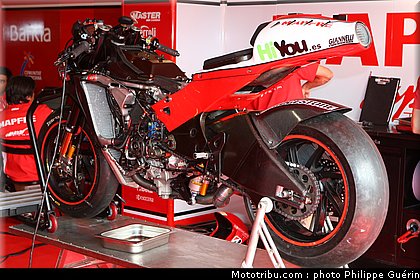 motogp_stand_030_republique_tcheque_brno_2011.JPG