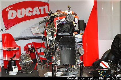 motogp_stand_033_republique_tcheque_brno_2011.JPG