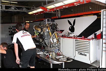 motogp_stand_042_republique_tcheque_brno_2011.JPG