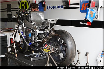 motogp_stand_044_republique_tcheque_brno_2011.JPG