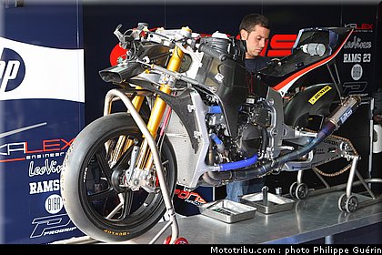 motogp_stand_049_republique_tcheque_brno_2011.JPG