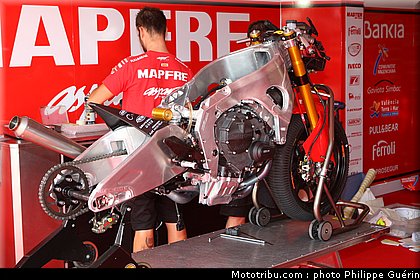 motogp_stand_054_republique_tcheque_brno_2011.JPG