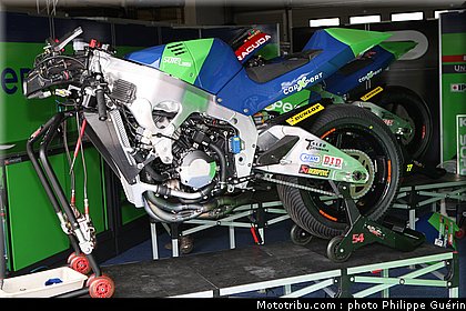 motogp_stand_058_republique_tcheque_brno_2011.JPG