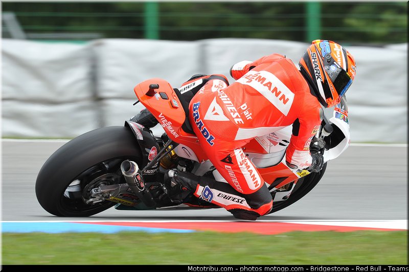 moto2_bradl_002_republique_tcheque_brno_2011