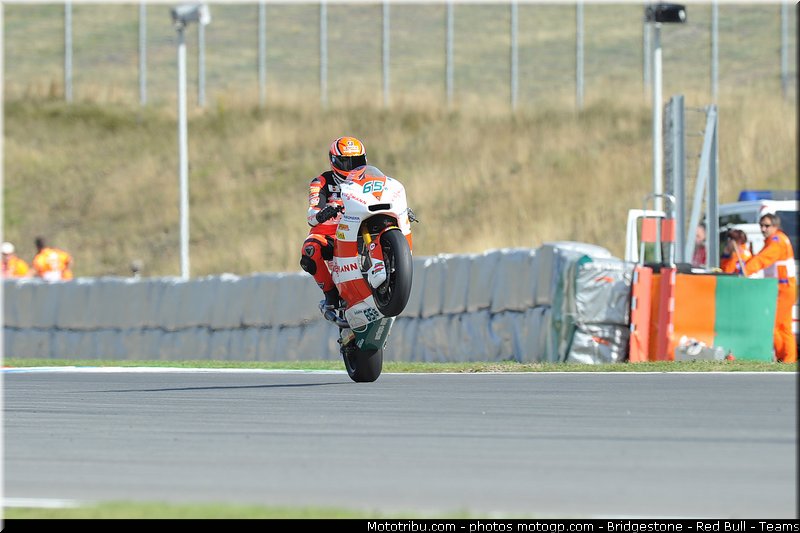 moto2_bradl_009_republique_tcheque_brno_2011